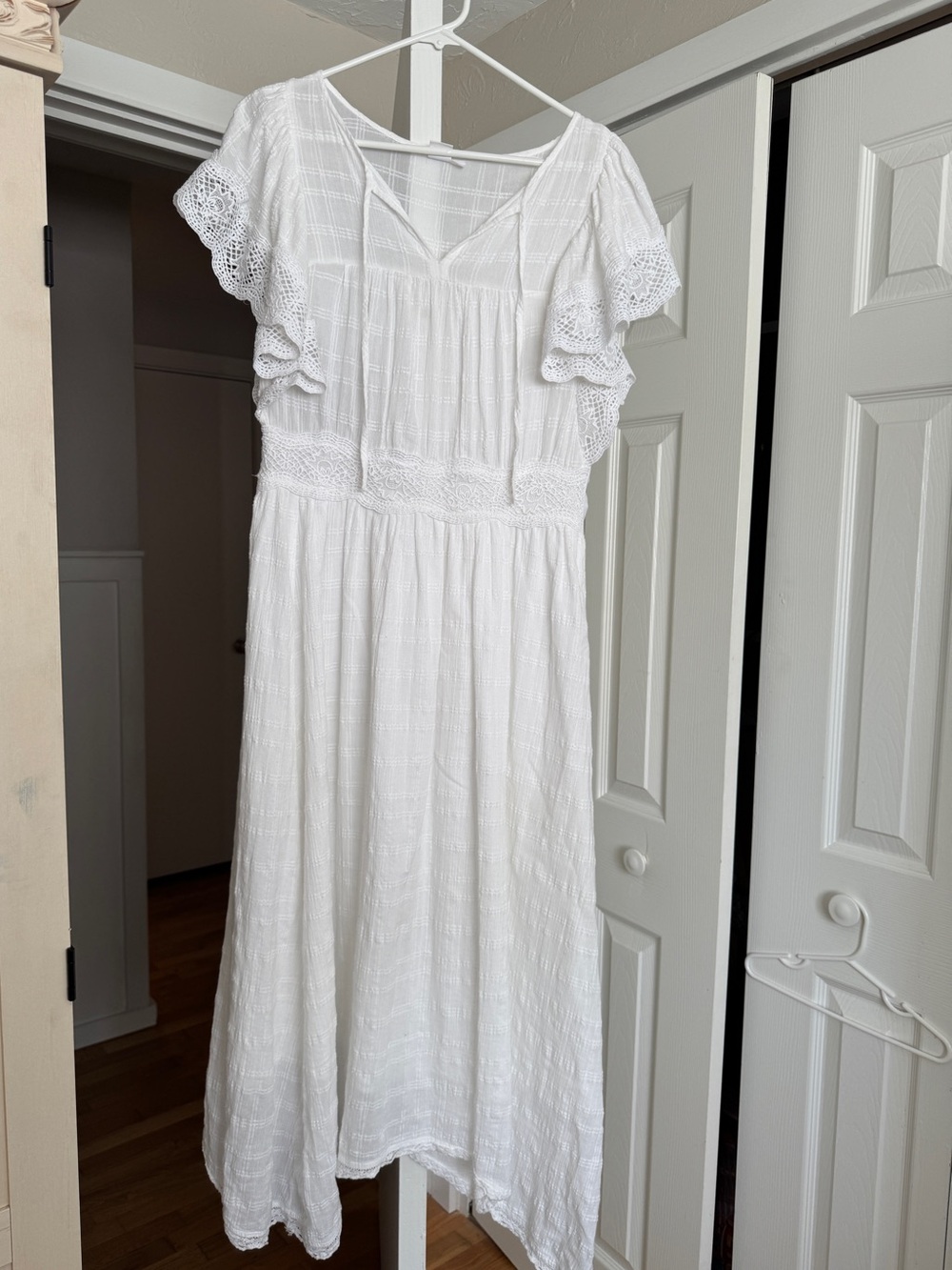 Gap Lace Crochet Flutter White Maxi Dress size medium